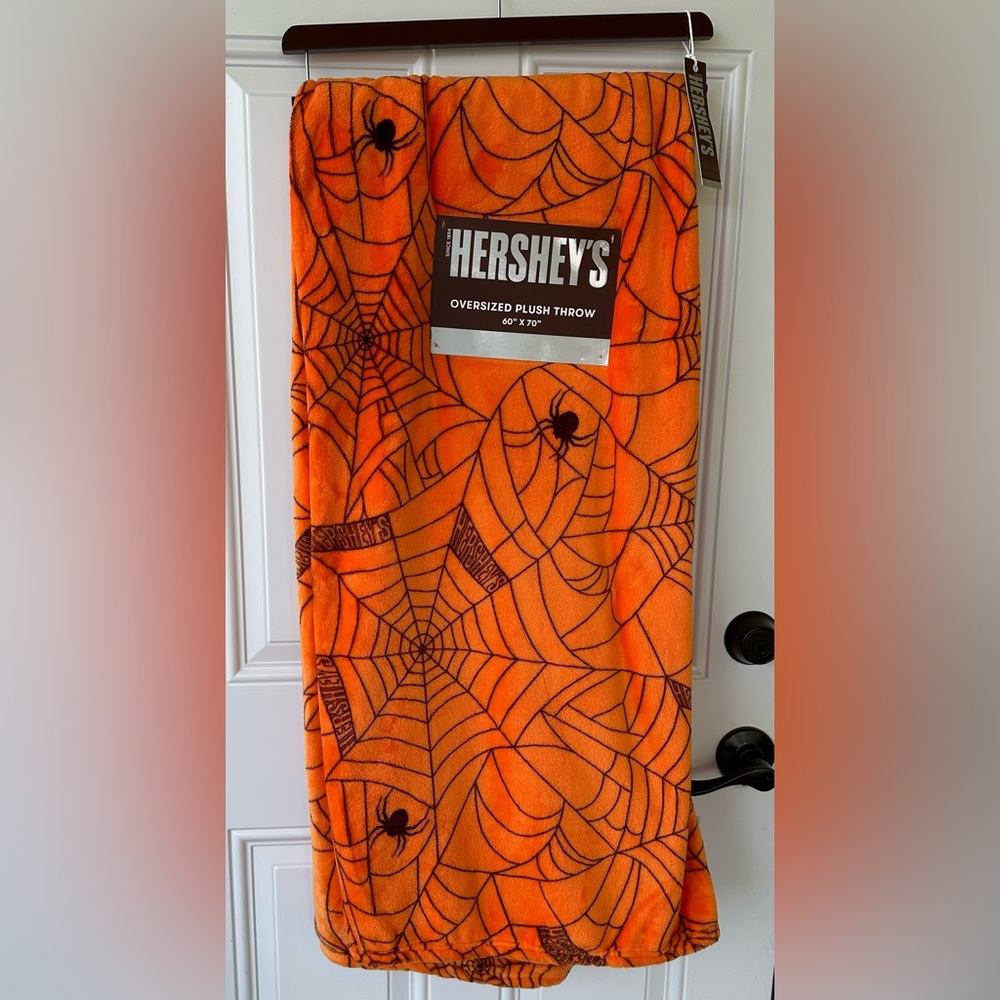 Hershey's Oversized Plush Throw Blanket Spiderwebs 60 x70”NWT